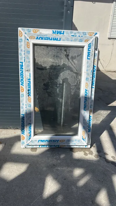 Fenêtre pvc blanc un vantail Haut 950/ Larg 600 - Bricolage