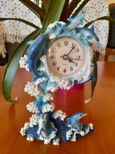 Pendule de table en céramique avec dauphin - photo 4