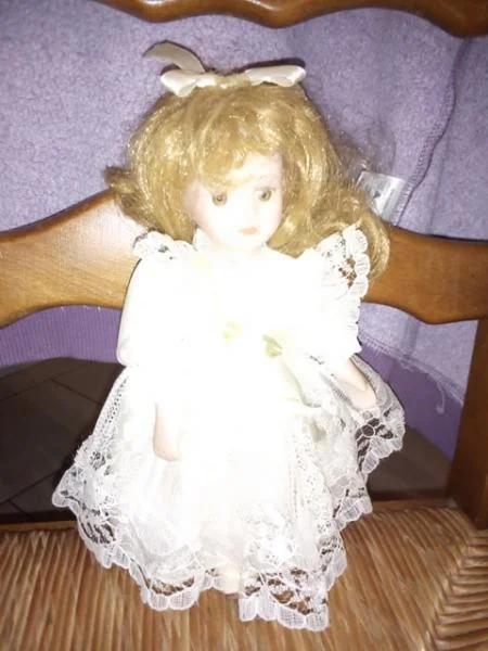 Poupée de porcelaine n°6 - Collection - Saint-Satur (18300)