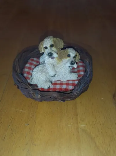 2 petit chien dans leur panier en céramique - Décoration - Saint-Satur (18300)