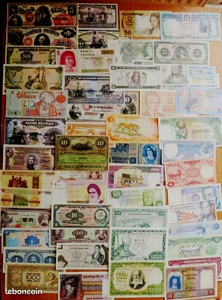 Lot de 700 billets du monde - Collection - Raismes (59590)
