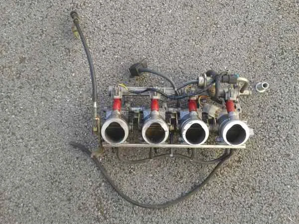 Rampe injéction suzuki 750 gsxr srad 2000 - Équipements Moto - Verberie (60410)