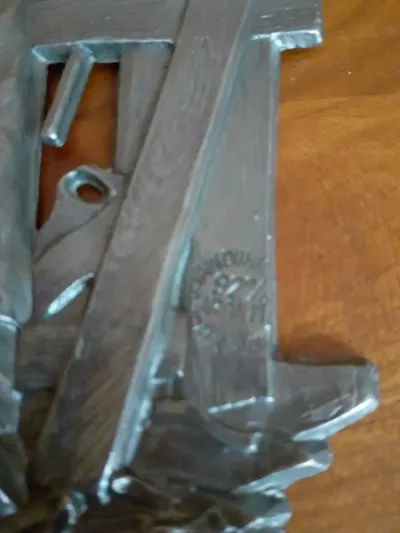 Plaque décorative - menuisier - 92 % étain - Décoration - Saint-Satur (18300)