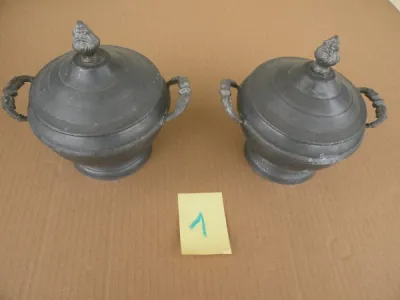 2 petites soupières avec couvercles étain lourd - photo 2