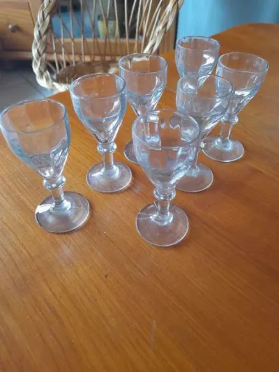 Lot 7 verres à liqueurs sur pied - photo 3