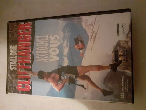 Cassette vhs "cliffhanger " - CD, DVD & Vinyles - Saint-Satur (18300)