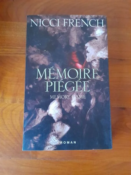 Livre mémoire piégée memory game - nicci french - Livres - Saint-Satur (18300)