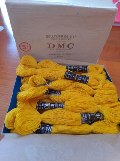 1 boite de 23 échantillon fils à broderie dmc - photo 2