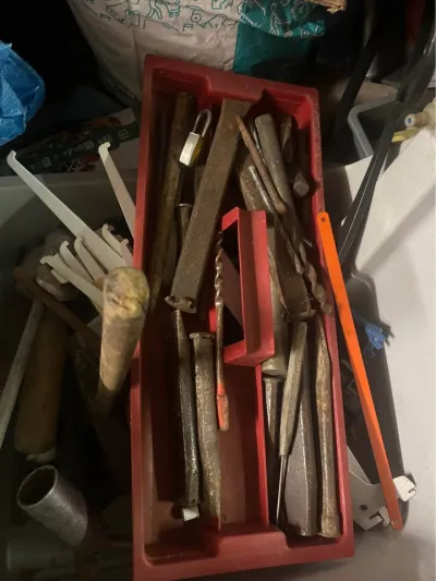 Marteau, ciseaux à bois, burin pour un - photo 4