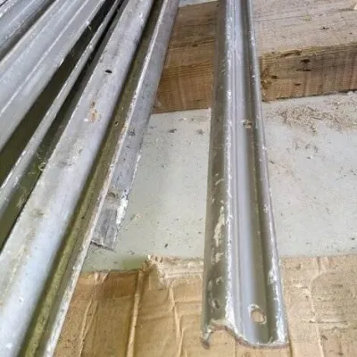 Cornières en acier début 20° siècle - Bricolage - Montmaur (11320)