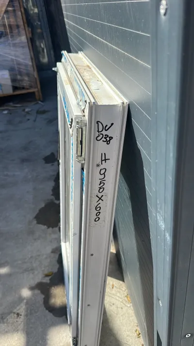 Fenêtre pvc blanc un vantail Haut 950/ Larg 600 - photo 2