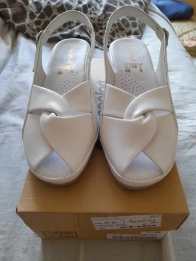 Paire de chaussure sandales 38 - Chaussures - Saint-Satur (18300)