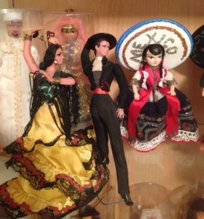 Lot de poupées folkloriques - photo 2