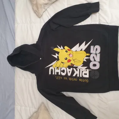 Lot de 4 vêtements pokemon. Taille 146 cm - photo 4