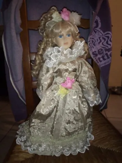 Poupée de porcelaine n°2 - Collection - Saint-Satur (18300)