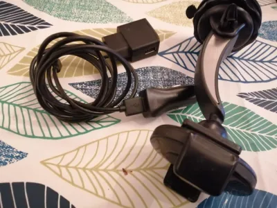 Chargeur téléphone micro USB et ventouse - photo 2