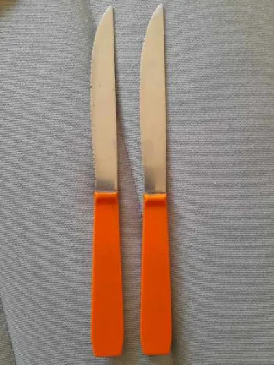 Lot 2 couteaux - manche plastique - - photo 2