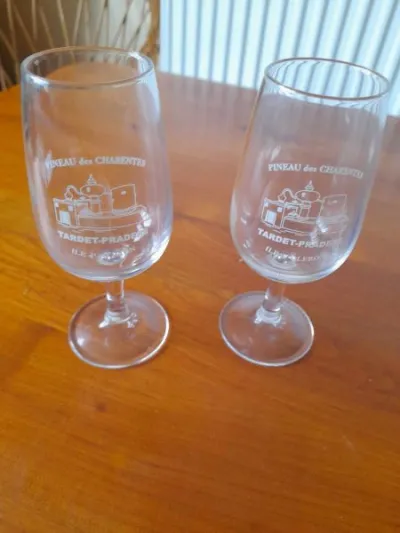 Lot 2 verres publicitaires pineau des charentes - photo 4