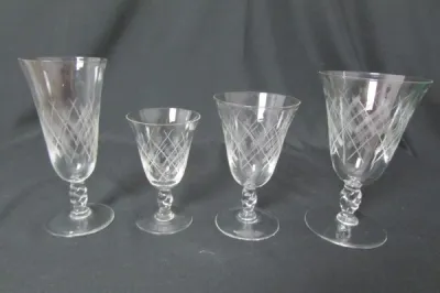 Lot de 29 verres à pied , forme évasée - Arts de la Table - Castres (81100)