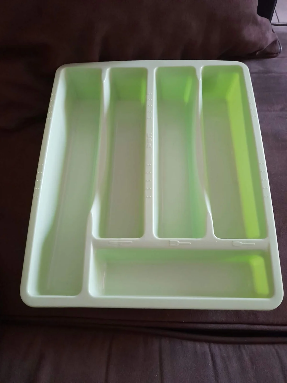 Range Couverts en Plastique à Compartiments - Arts de la Table - Saint-Satur (18300)