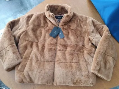 Veste en fausse fourrure, neuve. vero moda. xl - Vêtements Femme - Ferrières (4190)
