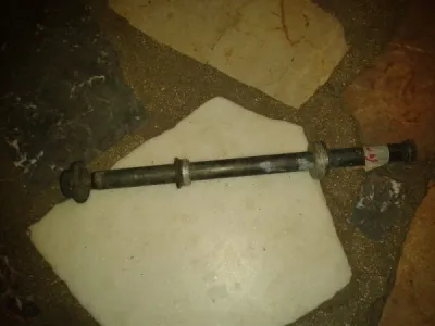 Axe de roue arriére yamaha 600 fazer 2001 - Équipements Moto - Nancy (54000)