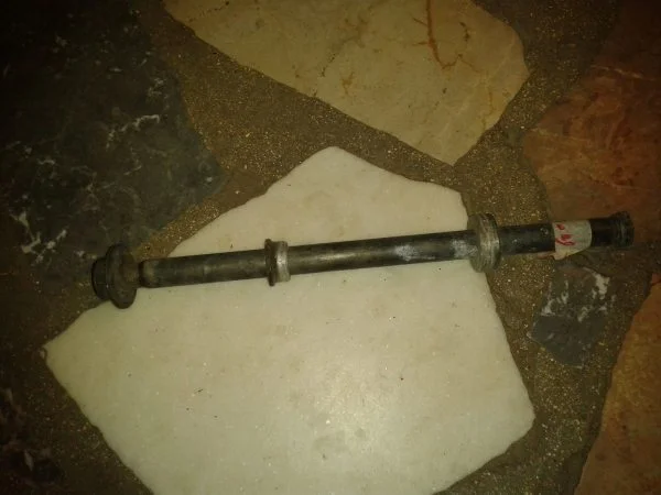 Axe de roue arriére yamaha 600 fazer 2001 - Équipements Moto - Nancy (54000)