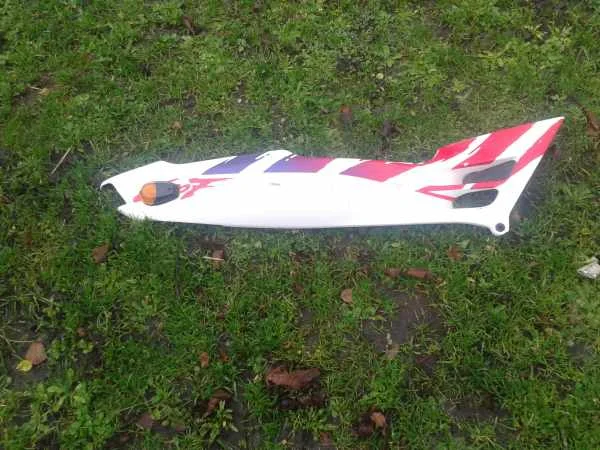 Cache latéral droit blanc rose honda 600 cbr 1993 - Équipements Moto - Le Pré-Saint-Gervais (93310)