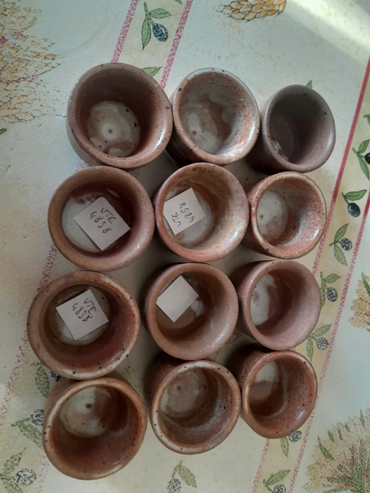 Lot de  12 pots à Escargots en Grés - Arts de la Table - Saint-Satur (18300)