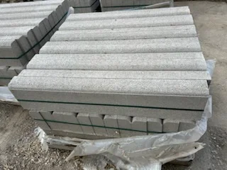 Bordures de trottoir en béton - Bricolage - Le Cailar (30740)