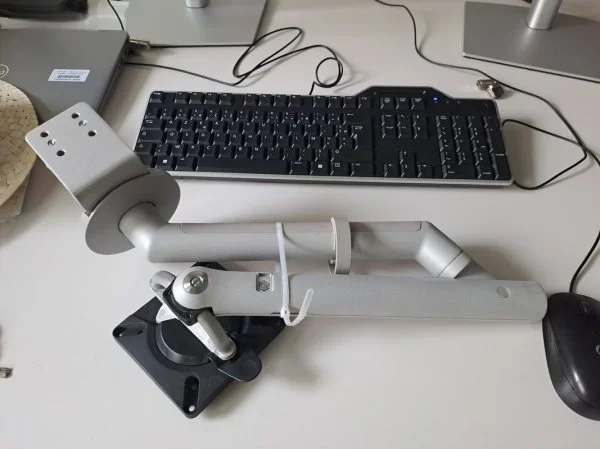 Bras articulés pour écran - Informatique - Montpellier (34000)
