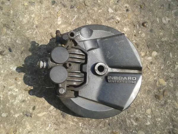 Étrier avant droit avec flasque honda 400 cbx 1985 - Équipements Moto - Dampleux (02600)