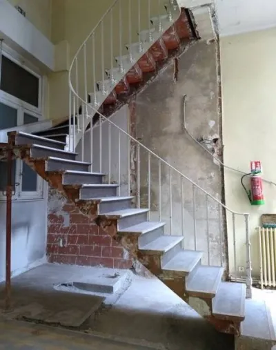 Escalier acier et chêne 2 quart tournant + rampe - BTP & Chantier - Montmaur (11320)