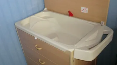 Commode à langer 4 tiroirs avec baignoire - Puériculture - Gujan-Mestras (33470)