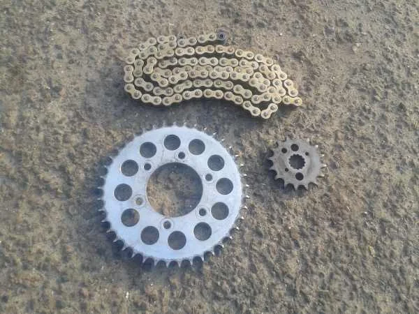 Kit chaine d occasion kawasaki zx9r 2001 - Équipements Moto - Verberie (60410)