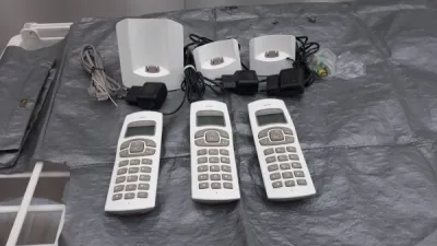 Trois téléphones - photo 2