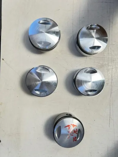 Pistons pour moteur ferrari 275 - Équipements Auto - Nice (06000)