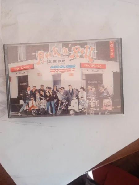 Cassette audio " rock and roll " - CD, DVD & Vinyles - Saint-Satur (18300)