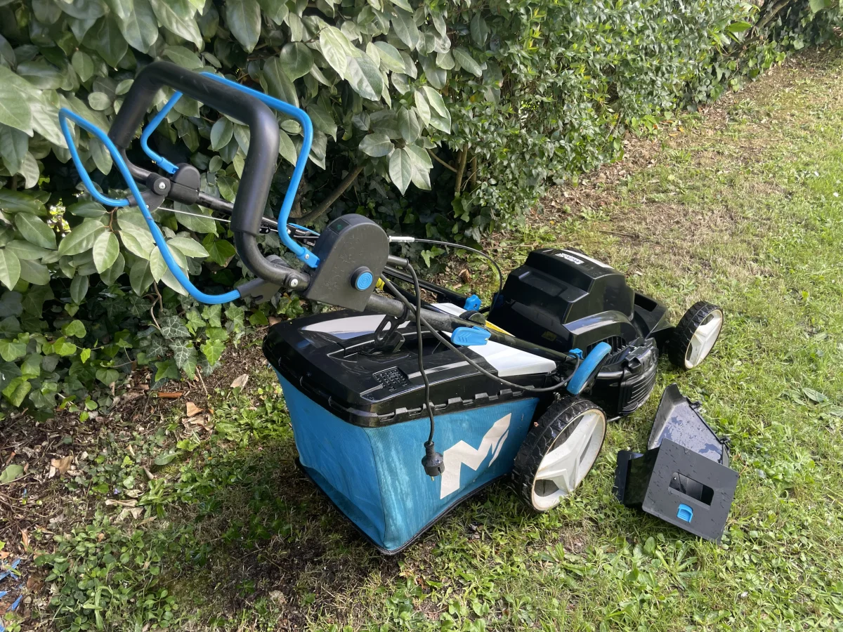 TONDEUSE  Mac Allister 1800W 41cm Tractée Filaire - Jardinage - Crach (56950)