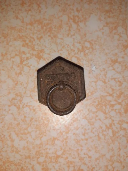 Ancien poids hexagonal de 50g - Collection - Saint-Satur (18300)