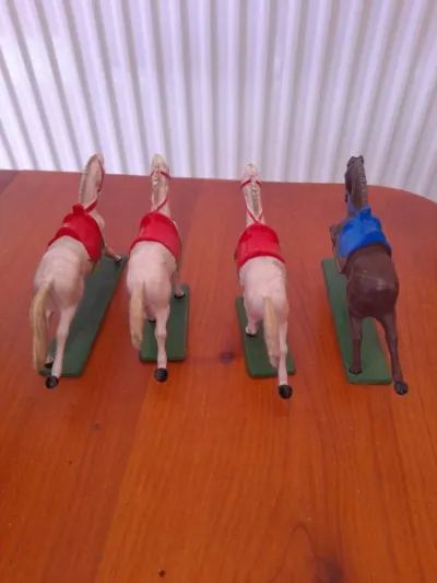 Ancien jouets - chevaux en plastiques - photo 3