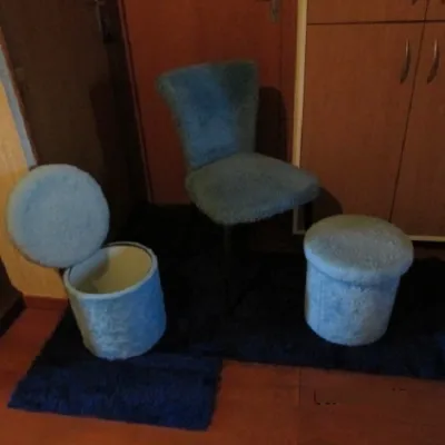 Chaise et poufs en fourrure, vintages - photo 2