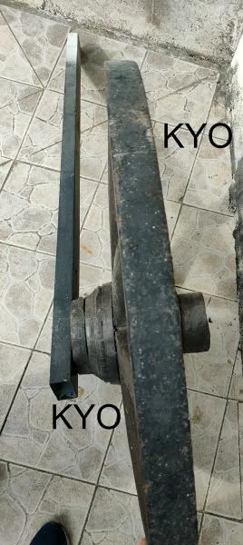 Roue calèche bois support métal, ancien rustique - photo 3