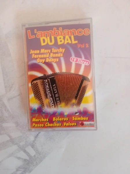 Cassette audio " l'ambiance du bal " - CD, DVD & Vinyles - Saint-Satur (18300)