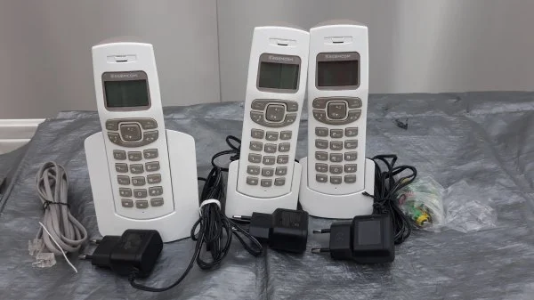 Trois téléphones - Téléphonie - Houdain (62150)
