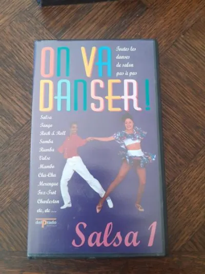 Cassette vhs "on va danser" - CD, DVD & Vinyles - Saint-Satur (18300)