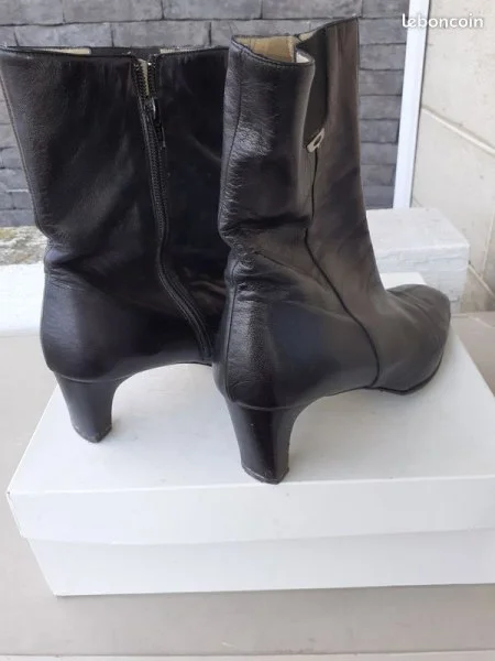 Paire de boos ( bottine ) femme - Chaussures - Maisons-Alfort (94700)
