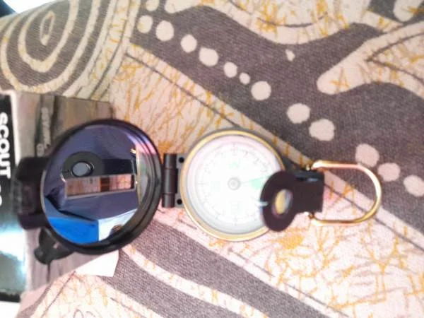 Boussole scout - compas de marche - Vins & Gastronomie - Saint-Satur (18300)