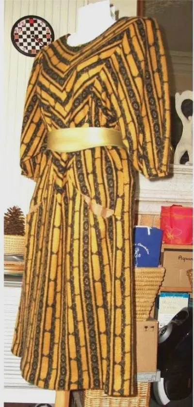 Robe en lainage moutarde taille 42-44 - photo 2