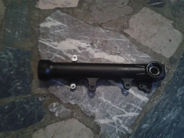 Fourreau de fourche droit yamaha 700 mt07 2017 - Équipements Moto - Nancy (54000)